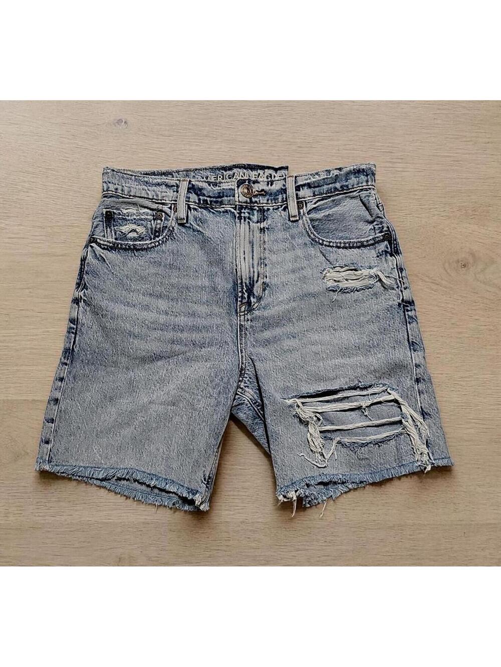 American Eagle Skater Shorts Women’s Size 2 – Light Wash Distressed – NWT